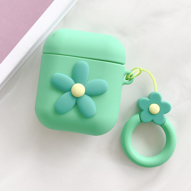 はらはらとした小さな花や緑の花+指輪