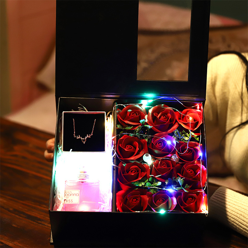 ボックス+ネックレス本+香水+12本のバラの花