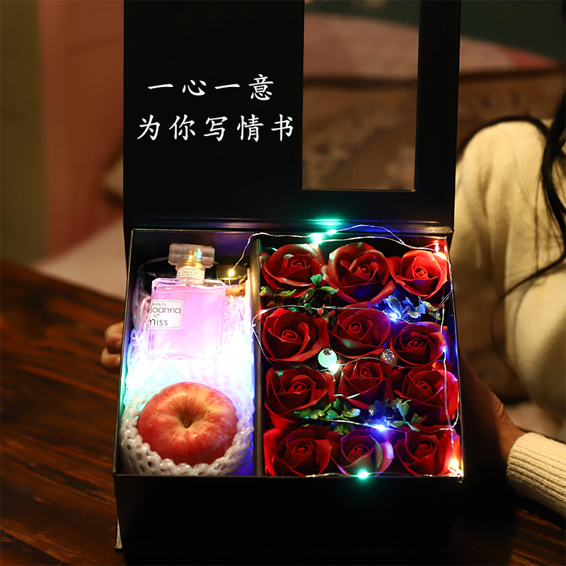 ボックス+リンゴ+香水+花