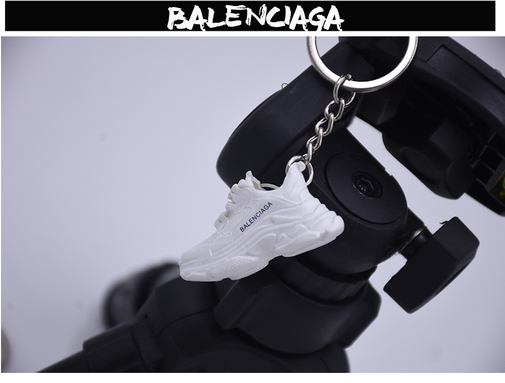 BALENCIAGA_05.jpg