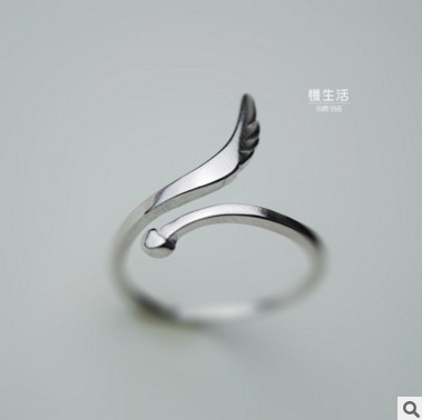 ハートの羽の指輪