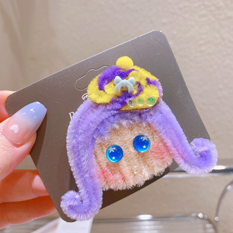 2.帽子の紫ヘアピン
