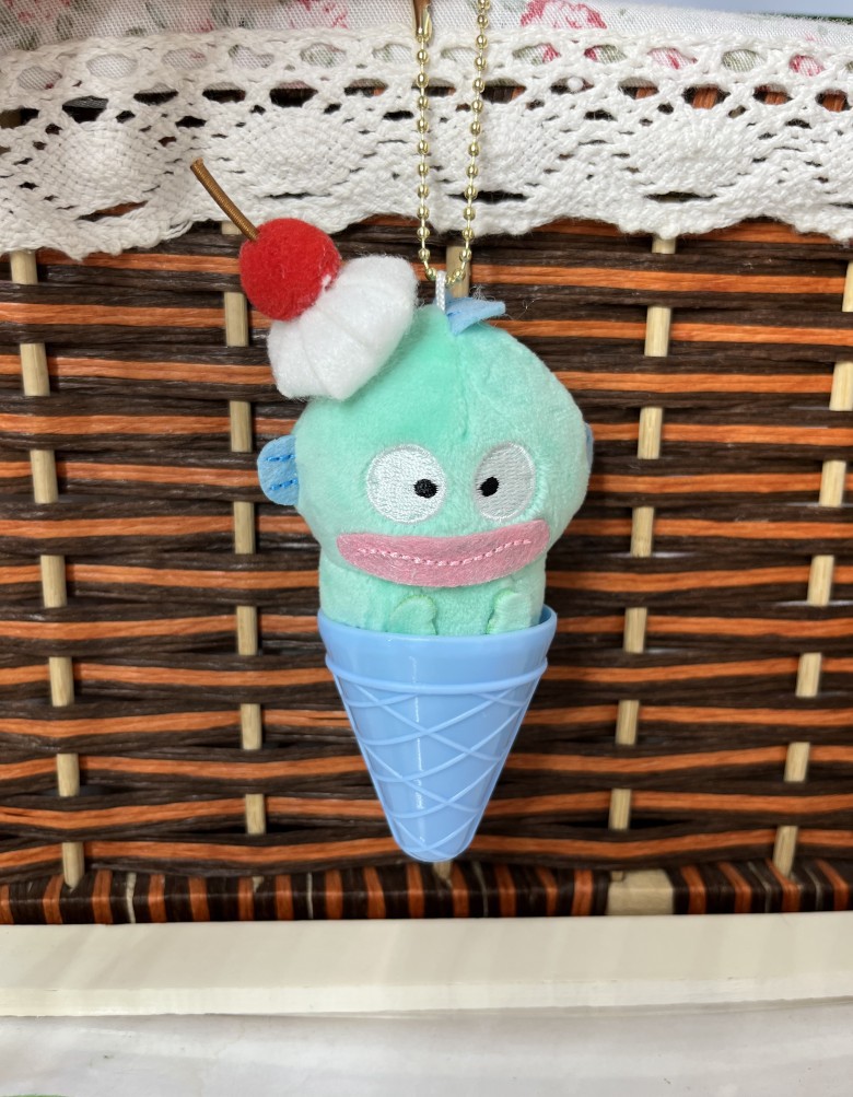 醜い魚のアイスクリームの甘い筒のペンダント