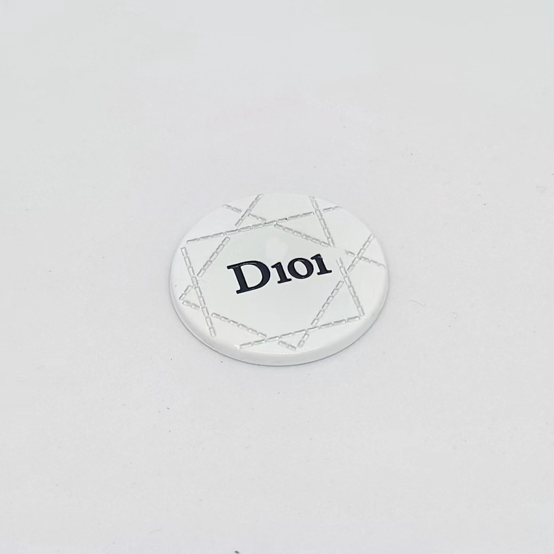 DIOR圆圈点漆