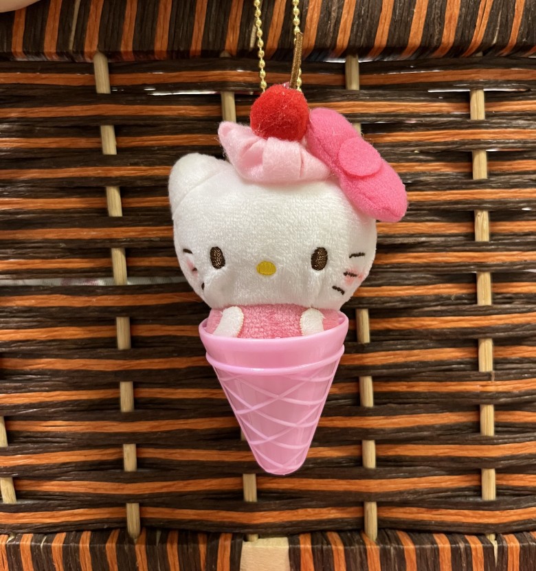 粉猫アイスクリームのペンダント