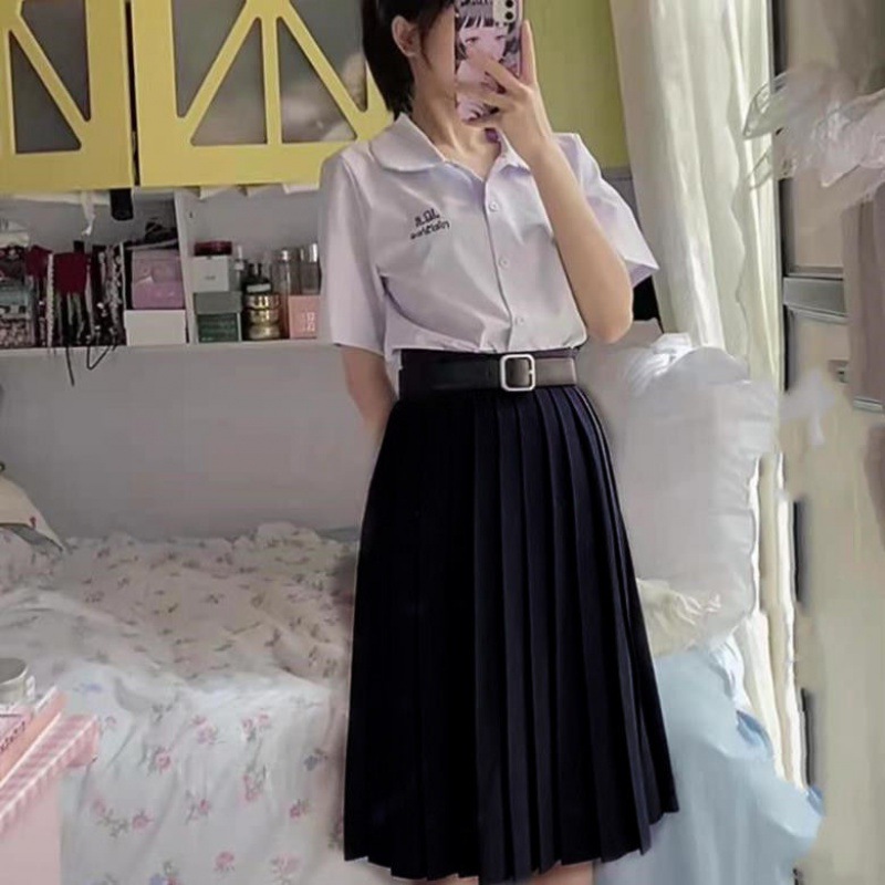 紫のシャツ+黒の中スカート（スカート長さ60 cm）